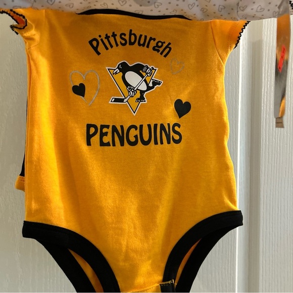 Pittsburgh Penguins Bodysuit three-piece set size 18 months NHL NWT - Picture 4 of 8